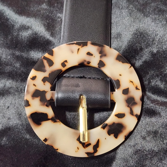 Express Black Belt with Tortoiseshell Accent - Picture 4 of 4